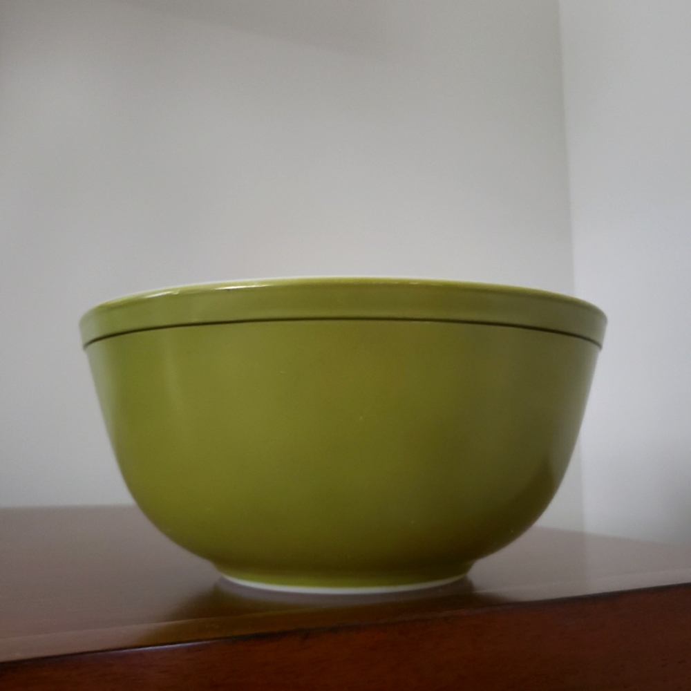 PYREX Nesting Mixing Bowl Vintage Beauty Olive Green 403 2.5 qt.